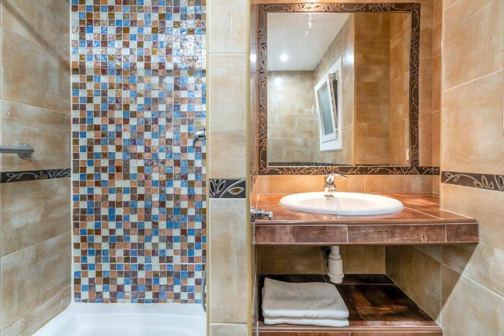 Apartamentos Denis Castelldefels Luaran gambar