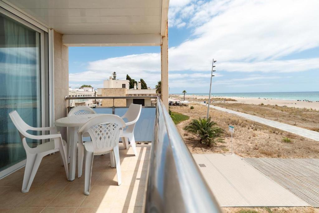 Apartamentos Denis Castelldefels Luaran gambar