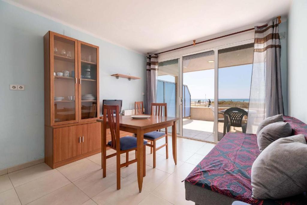 Apartamentos Denis Castelldefels Luaran gambar
