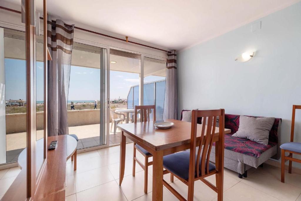 Apartamentos Denis Castelldefels Luaran gambar