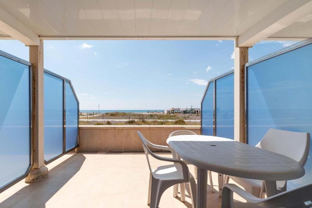 Apartamentos Denis Castelldefels Luaran gambar